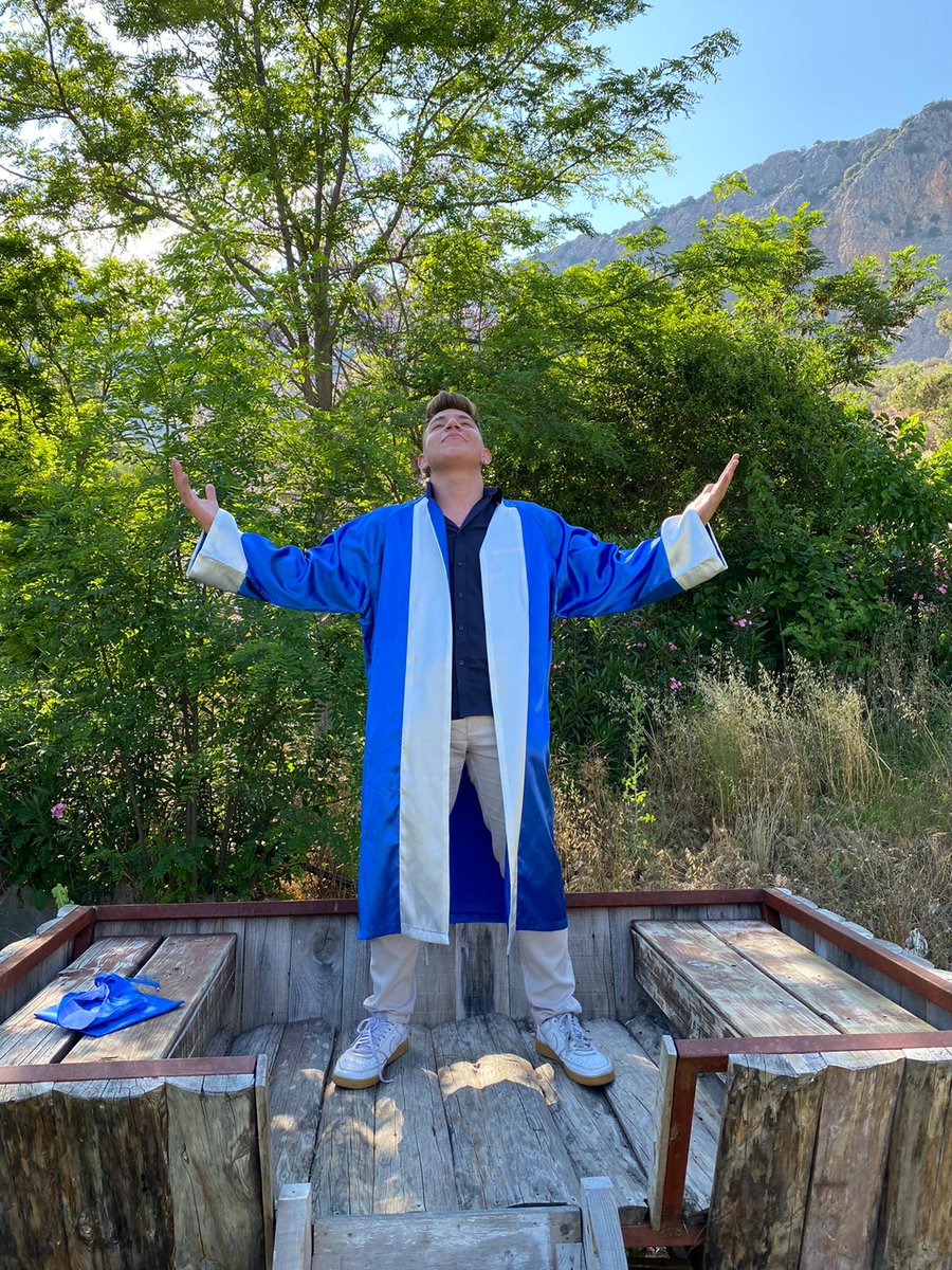 Allah' ım sonunda mezun oldum artık rahat rahat ölebilirim