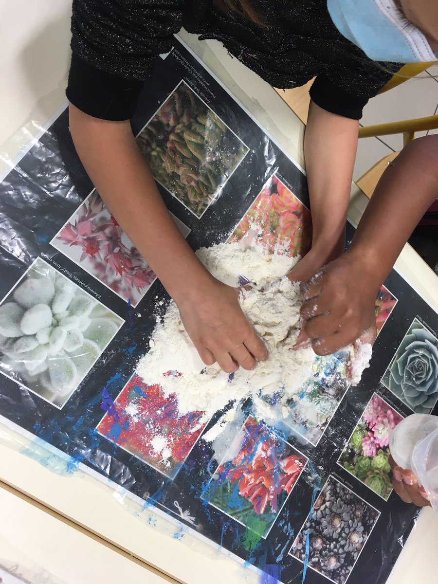 Quoi de plus visuel que de créer son propre volcan en pâte à sel et réaliser son éruption !!!