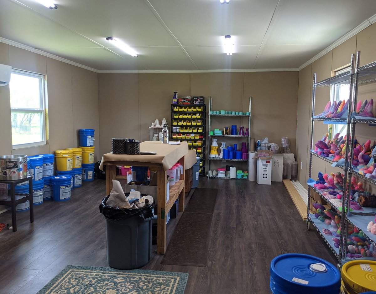 Kudu_Voodoo's tweet photo. A clean workshop is a happy workshop! Shipping is done, the shop has been cleaned up from the tornado of pouring that this week was and we are greatly enjoying our new space 🤩❤️
#workshop #dildoshop #sextoy #dildo https://t.co/WrJs3N4m7M