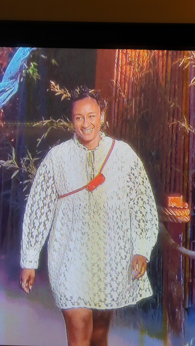 mathlamenaceee's tweet image. Shanice qui a gardé sa ceinture de voiture apparemment #KohLanta