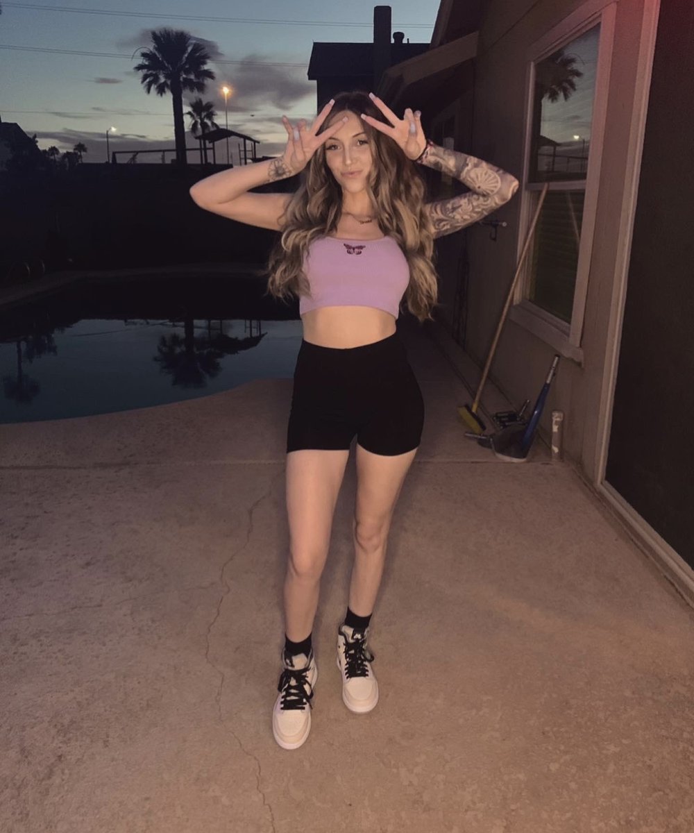 brookekinny's tweet photo. 🕊💜 https://t.co/WqikSqvWDr