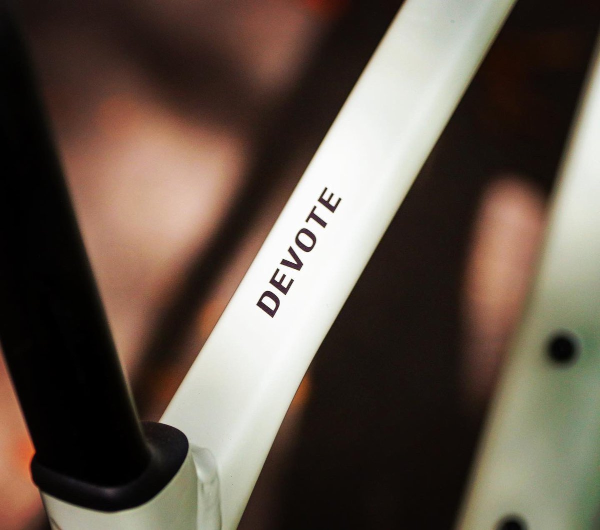 ZiggysCycleKW's tweet photo. Let this @LivCanada Devote 1 women’s specific gravel bike will take you on many adventures on and off the road this summer 🚴‍♀️🚵‍♀️  

We have a medium in stock!!!

#livcycling #livcommitted #livdevote #gravelbike #gravelgrinder #gravelbikes #dtk #dtklove #dtkitchener https://t.co/YcHgP8NhQI