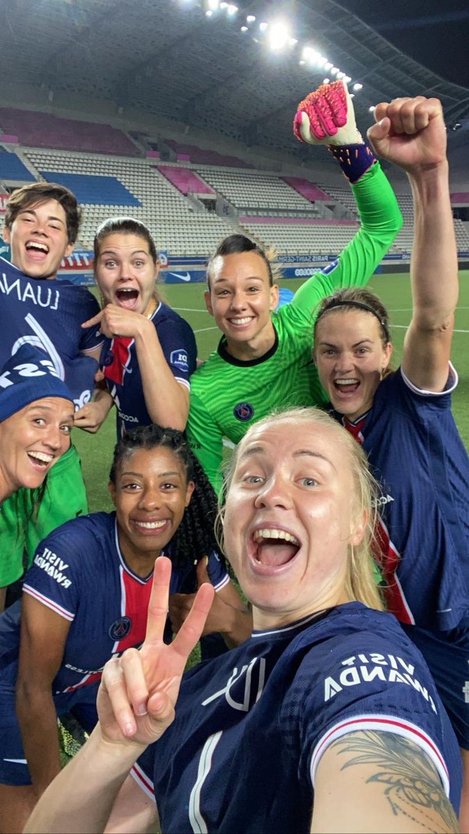 PSG_Feminines's tweet image. 🏆❤️💙🤳

𝗕𝗥𝗔𝗩𝗢𝗢𝗢𝗢𝗢𝗢‼️