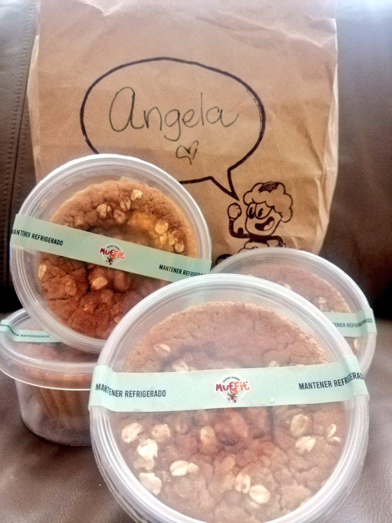 MafitaLavado's tweet photo. Llegarooooooon y también la yapa prometida. 🤭🤭🤭
Graaacias @LalyGoyzueta ❤️ #Muffits ❤️ https://t.co/4UlRI2drnY
