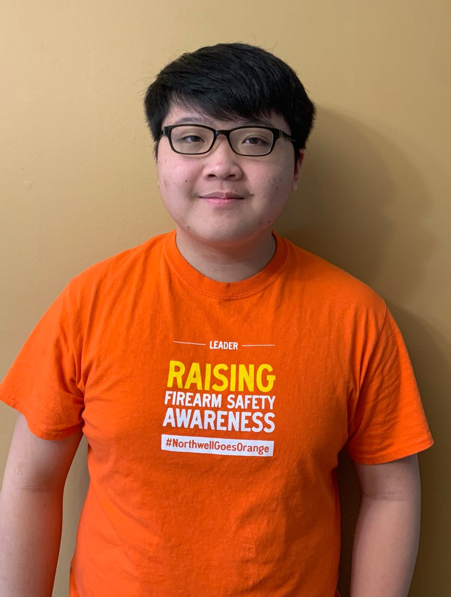 JeanetteCollet1's tweet photo. National Gun Violence Awareness Day. Commack High School Medical Marvel students raising awareness on their remote day! #WearOrange #NorthwellGoesOrange #CommackScienceResearch #MedicalMarvels https://t.co/FJQwTEQWH5