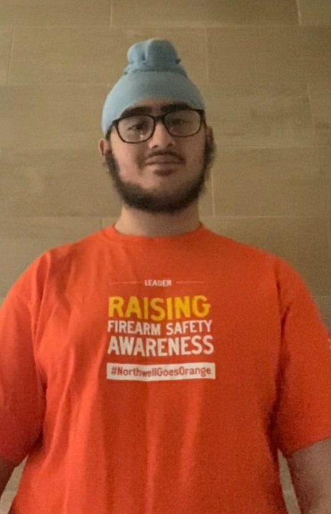 JeanetteCollet1's tweet photo. National Gun Violence Awareness Day. Commack High School Medical Marvel students raising awareness on their remote day! #WearOrange #NorthwellGoesOrange #CommackScienceResearch #MedicalMarvels https://t.co/FJQwTEQWH5