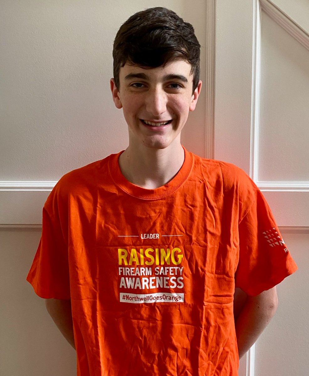 JeanetteCollet1's tweet photo. National Gun Violence Awareness Day. Commack High School Medical Marvel students raising awareness on their remote day! #WearOrange #NorthwellGoesOrange #CommackScienceResearch #MedicalMarvels https://t.co/FJQwTEQWH5