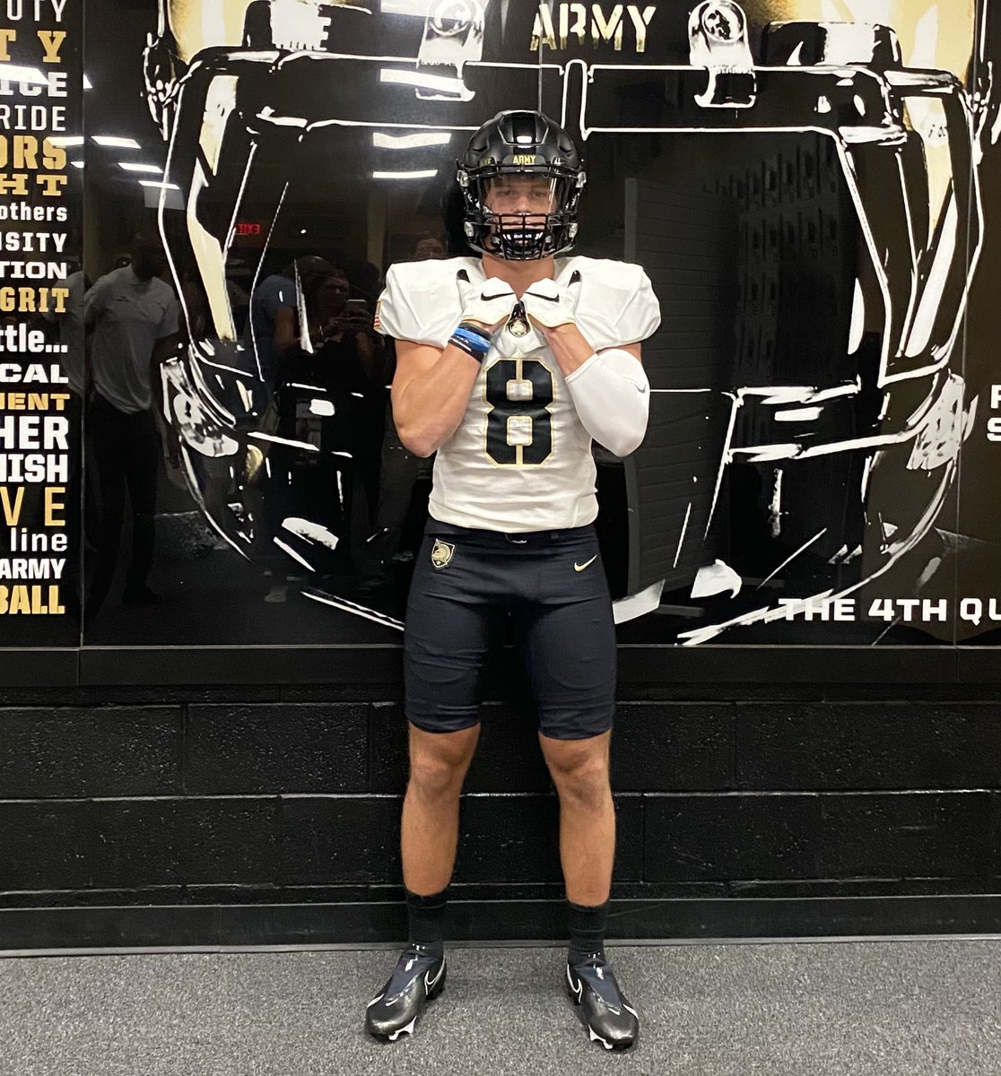 jayloper8's tweet photo. Had an amazing time today in West Point at @ArmyWP_Football! Great to be there! #22Brothers @ArmyFB_Recruit @CoachJeffMonken @CortBraswell @TuckerWaugh @goblackknights https://t.co/izcWBWaNm0