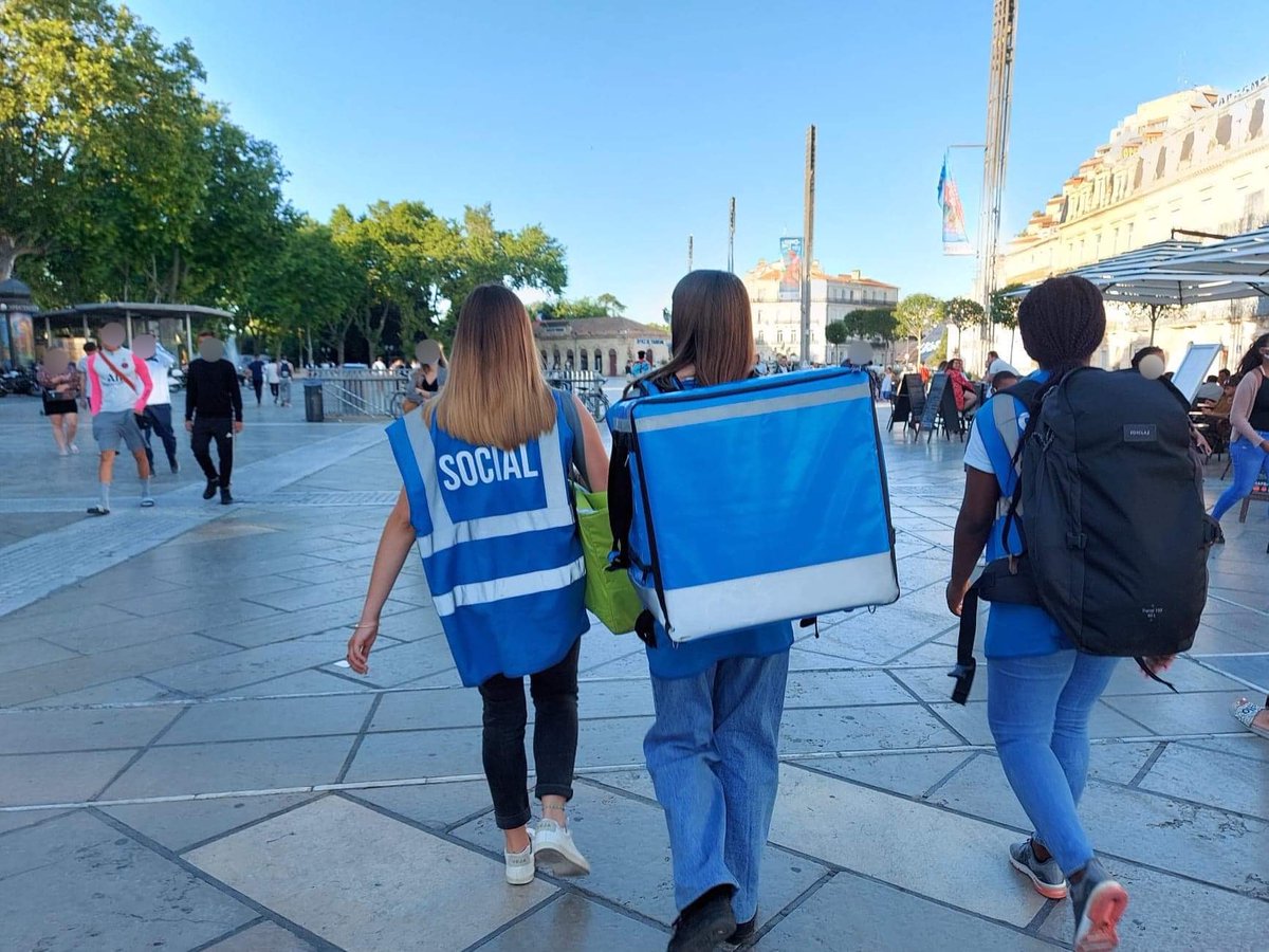 L’équipe #sociale se rend aussi souvent que possible en #ville pour #distribuer des aliments ainsi que maintenir un #lien social avec les #bénéficiaires 🥰
Un travail formidable