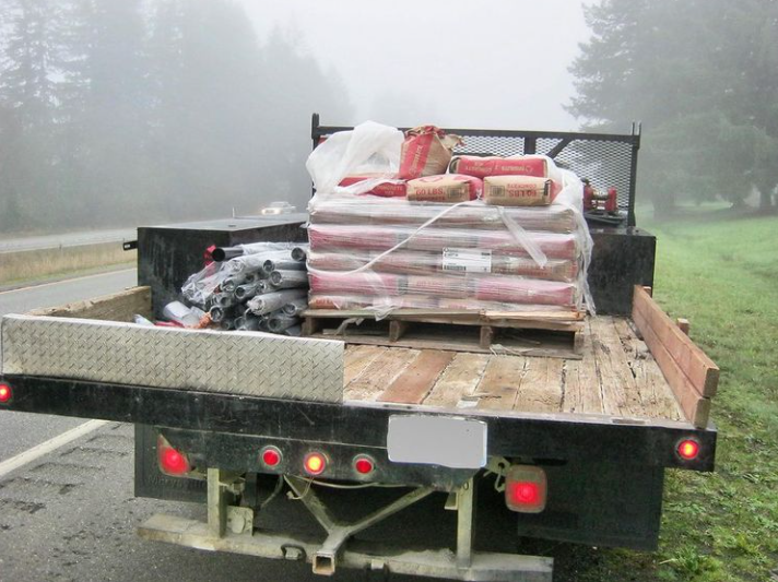 wastatepatrol's tweet photo. Unsecured loads cause 300+ crashes in Washington each year, according to @WSDOT. 

Even at low speeds, small items pose a danger on the road. So, no matter what you’re hauling, secure your loads. Learn more at https://t.co/sz1bV1nFit 

#SecureYourLoads #LitterFreeWA https://t.co/xeTv16OouR