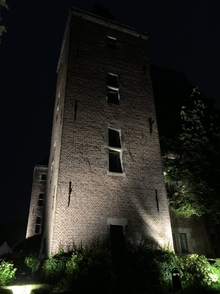 FdpWillich's tweet photo. Mit diesen nächtlichen Impressionen vom #schloss #Neersen wünschen wir euch ein schönes #Wochenende! 😇😎 #weekend #sonne #gewitter #nacht #licht #fdp #willich https://t.co/3AMh8EkiC7