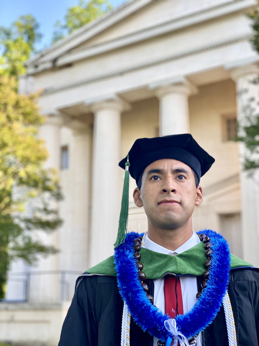 erickmjuarez10's tweet image. Oldest of 10 each, my folks quit elementary (dad) &amp;amp; middle (mom) school in rural México to help make ends meet. So they came to the US to work as farmworkers mostly in rural southwest GA.
My medical school graduation was one small step for a man, one giant leap for fam-kind. 🇲🇽🇺🇸