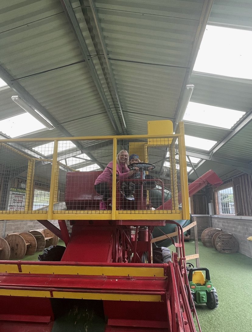 arlene_trapp's tweet photo. Fab pre-birthday trip to #HeadsofAyrFarmPark today. Loads to see and do and limited numbers each visit, so plenty of space to explore
๐ฆ๐๐ดโโ ๏ธ https://t.co/TfU6LRPHGa