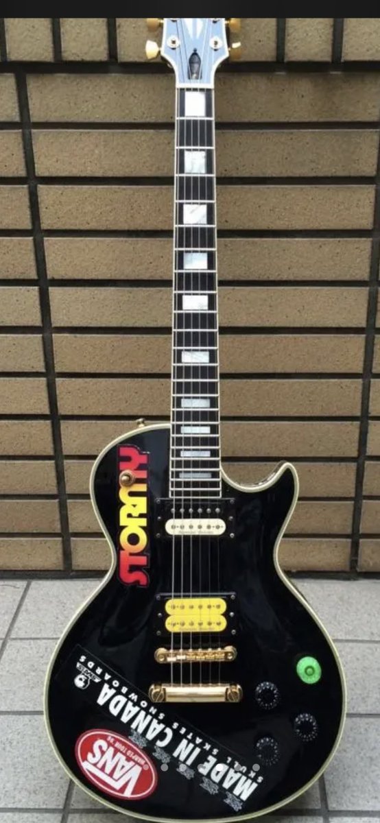 ウェイク国吉 Navigatorのレスポールには手が届かなかったから同じespシリーズのエドワーズのレスポール カスタムを買ったんよなぁ 確か9万ぐらいだったかな 国産だけあって作りもしっかりしてた ギブソンと同じセットネックで塗装も極薄のラッカー塗装