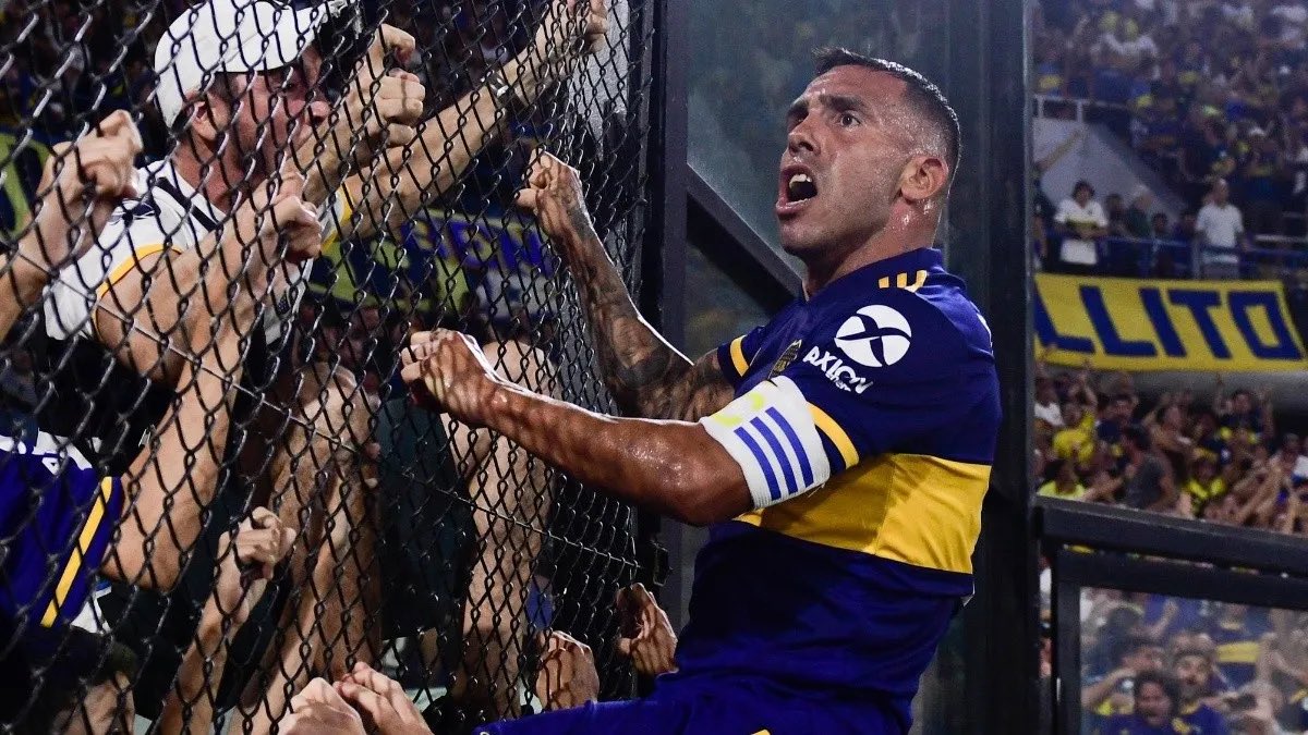 lologhi's tweet photo. Gracias por los 11 campeonatos y tu amor por la camiseta. Ídolo para siempre Carlos Tevez. 😢 https://t.co/kUKCQyq3iB