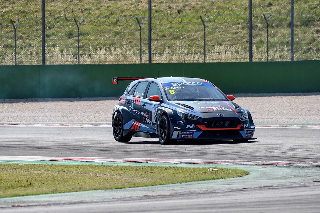 👨‍🚀#FrancoGirolami drove his 👨‍🔧#MMMotorsport 🏎️#HondaCivic #TypeR to the ⏱️#PolePosition for the first🏆#TCRItaly’s race at 🏁#Misano, 0"754 faster than 👨‍🚀#NicolaBaldan and his 👨‍🔧#TargetCompetition 🏎️#Hyundaii30N.

READ MORE▶️tcr-series.com/news/item/fran…
#TCR #TCRseries #motorsport