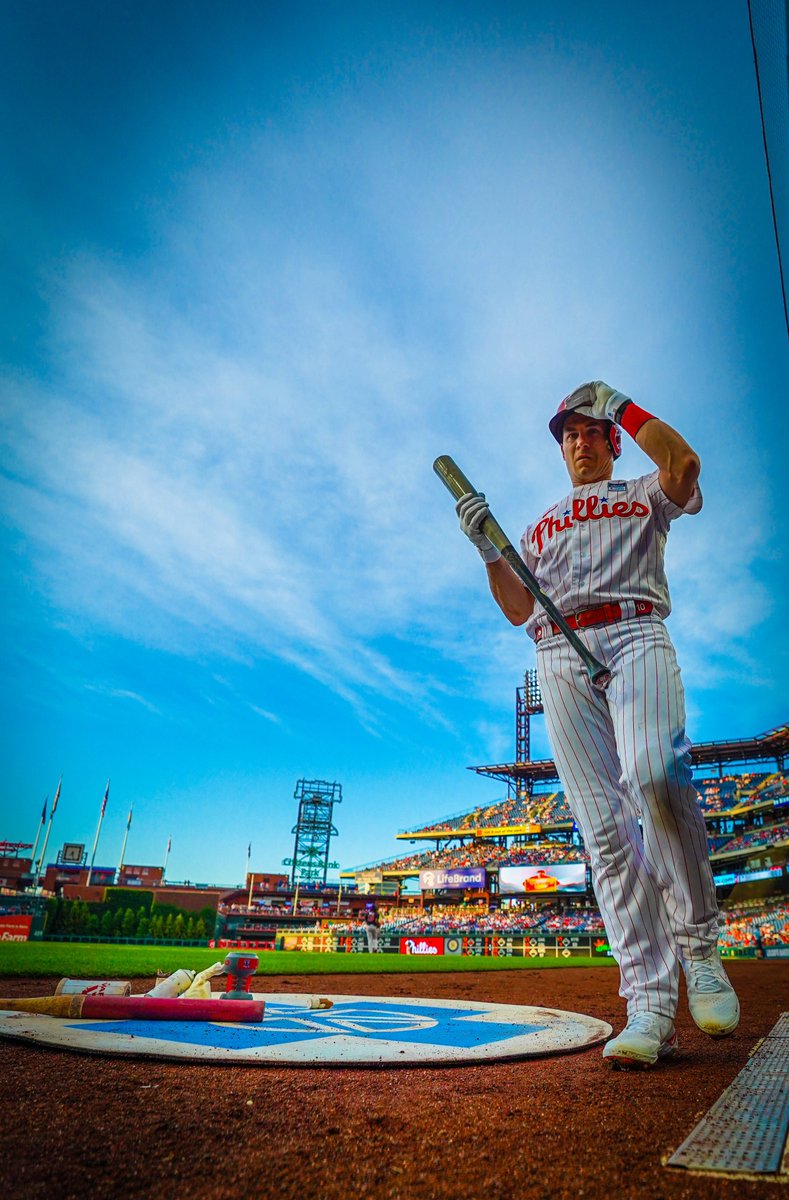 PhilliesCBP's tweet photo. It's a lovely night at the ol' ball yard. https://t.co/lHJyKr0nmS