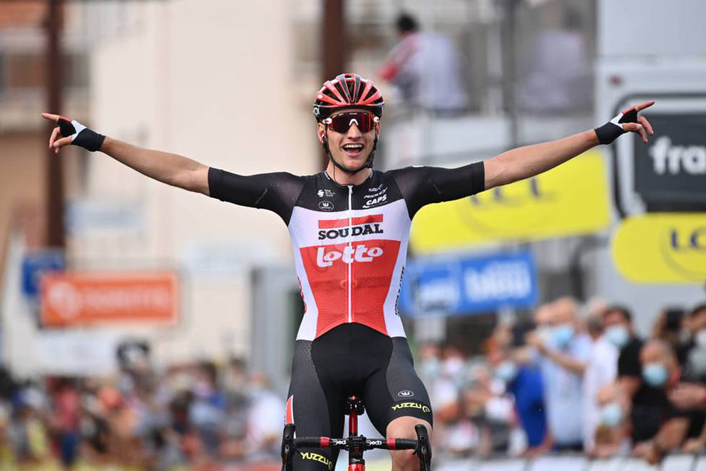 grandesvueltas1's tweet photo. #Dauphine #Clasis #Etapa1

¡Vamos allá con los resultados de la última semana!

➡️ @Brentvanmoer aguantó la persecución de Bahrain, se impuso en la primera etapa y se convirtió en el primer líder.

➡️ Jacob venció gracias a Van Moer, @sonnycolbrelli, @aranburualex y @GuilmMartin. https://t.co/PuHfItglAM