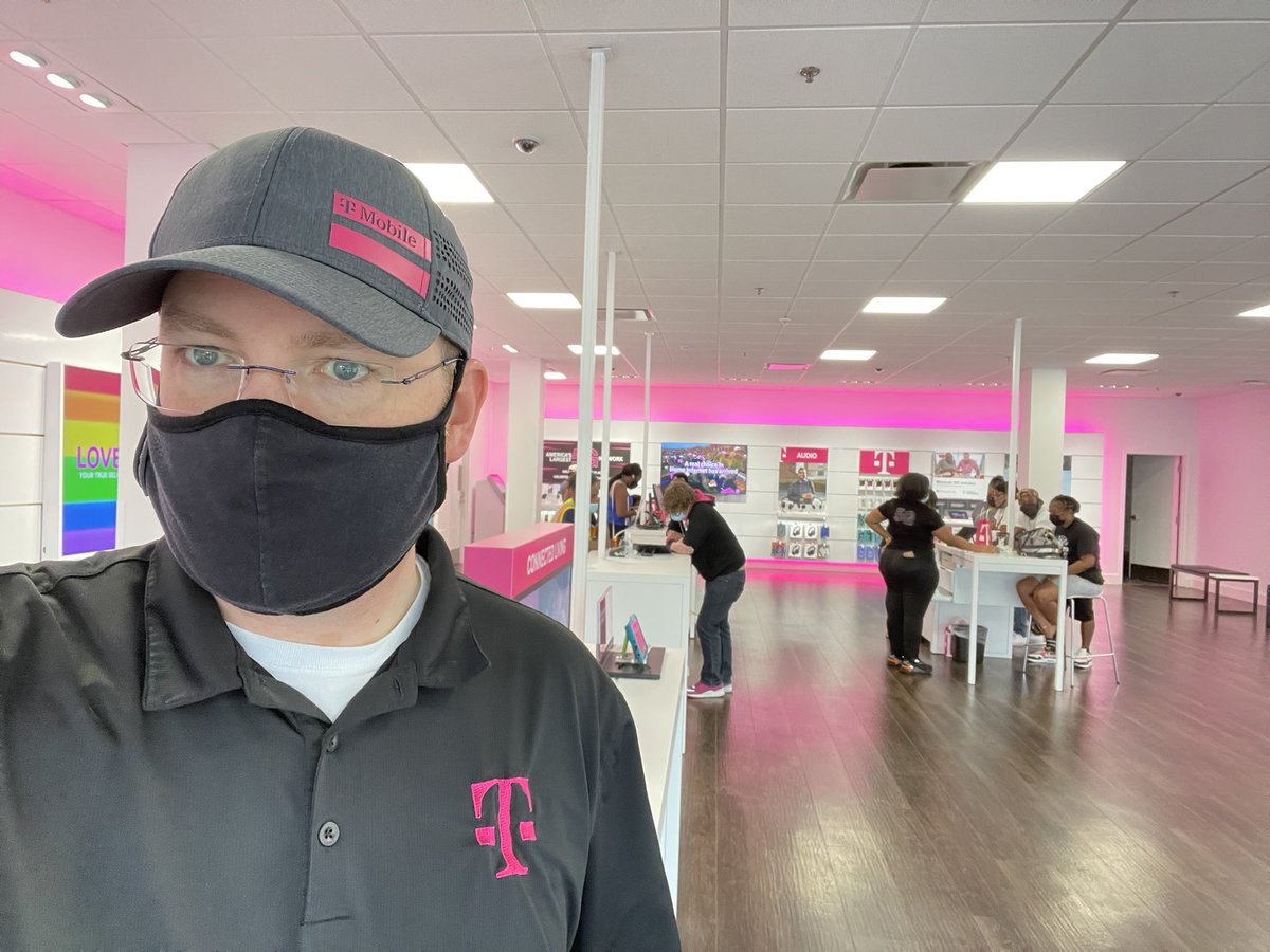 We have been serving customers over at Poplar all day. I have seen great behaviors and awesome customer service.