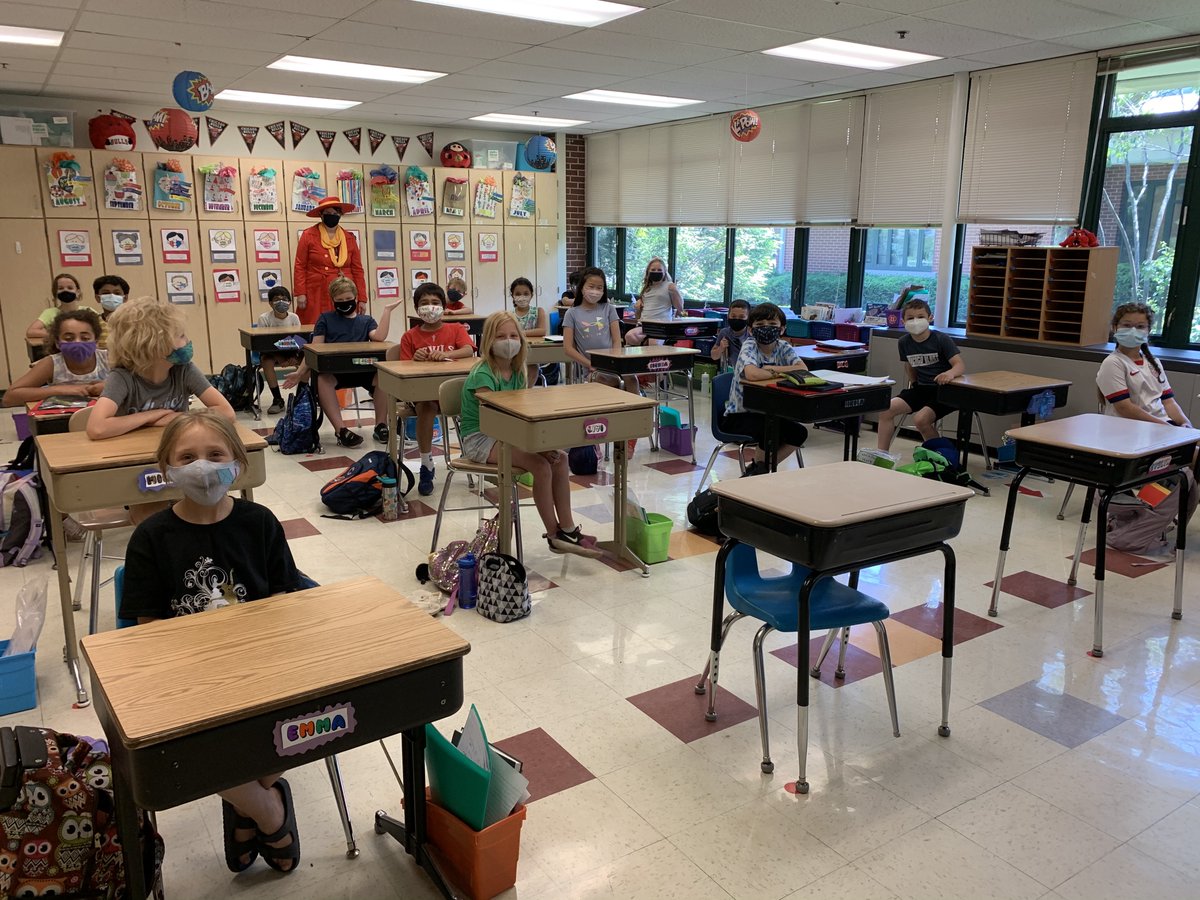 spetersen76's tweet photo. Where in the World was Mrs. Petersen today?  Meeting her 3rd grade Science and Social Studies Ss from Monroe and The Lane!  One more stop to go! #d181proud @CCSD181 @elmd181 @monroelearns https://t.co/kQH3oaMSX1