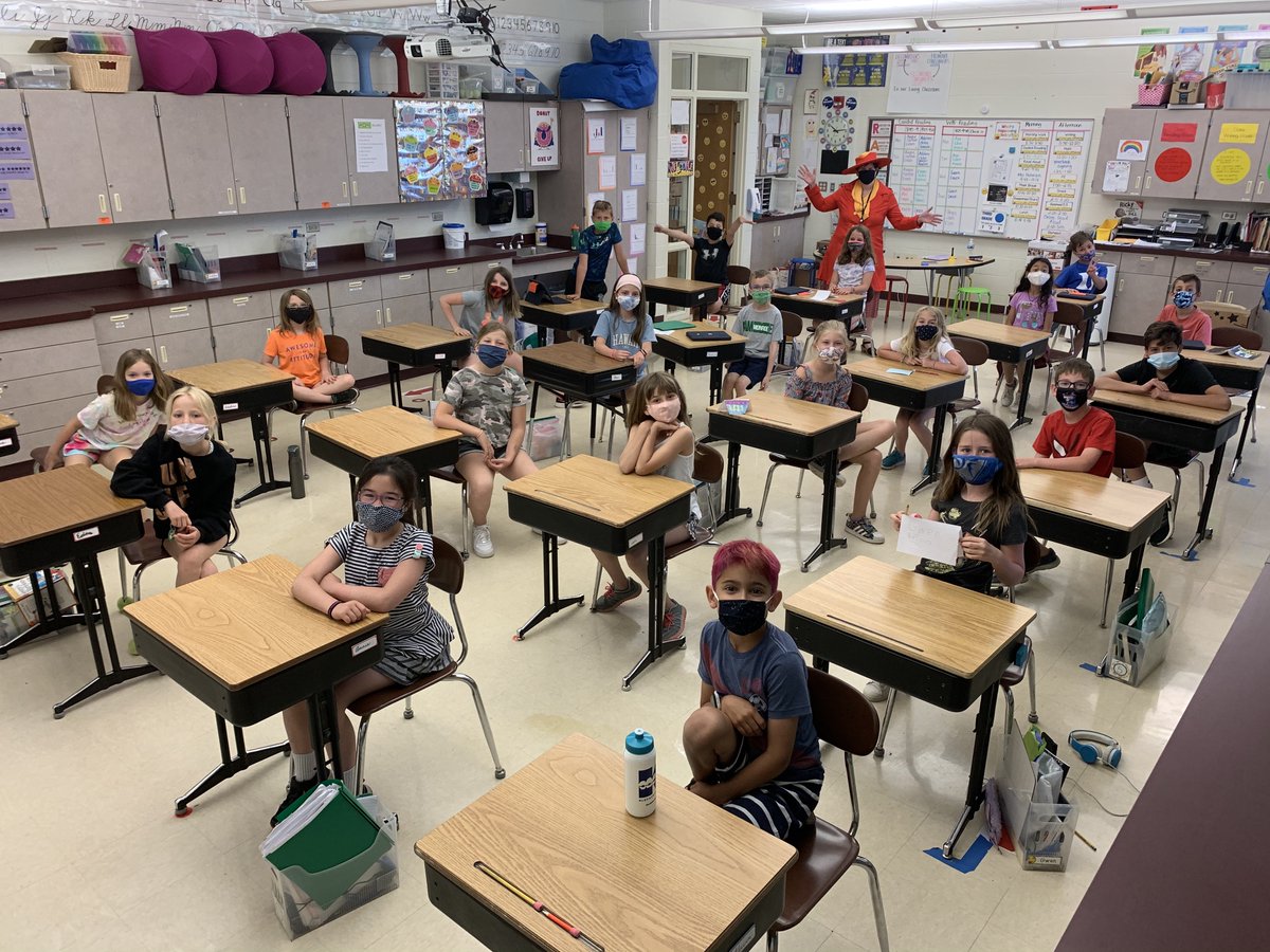 spetersen76's tweet photo. Where in the World was Mrs. Petersen today?  Meeting her 3rd grade Science and Social Studies Ss from Monroe and The Lane!  One more stop to go! #d181proud @CCSD181 @elmd181 @monroelearns https://t.co/kQH3oaMSX1