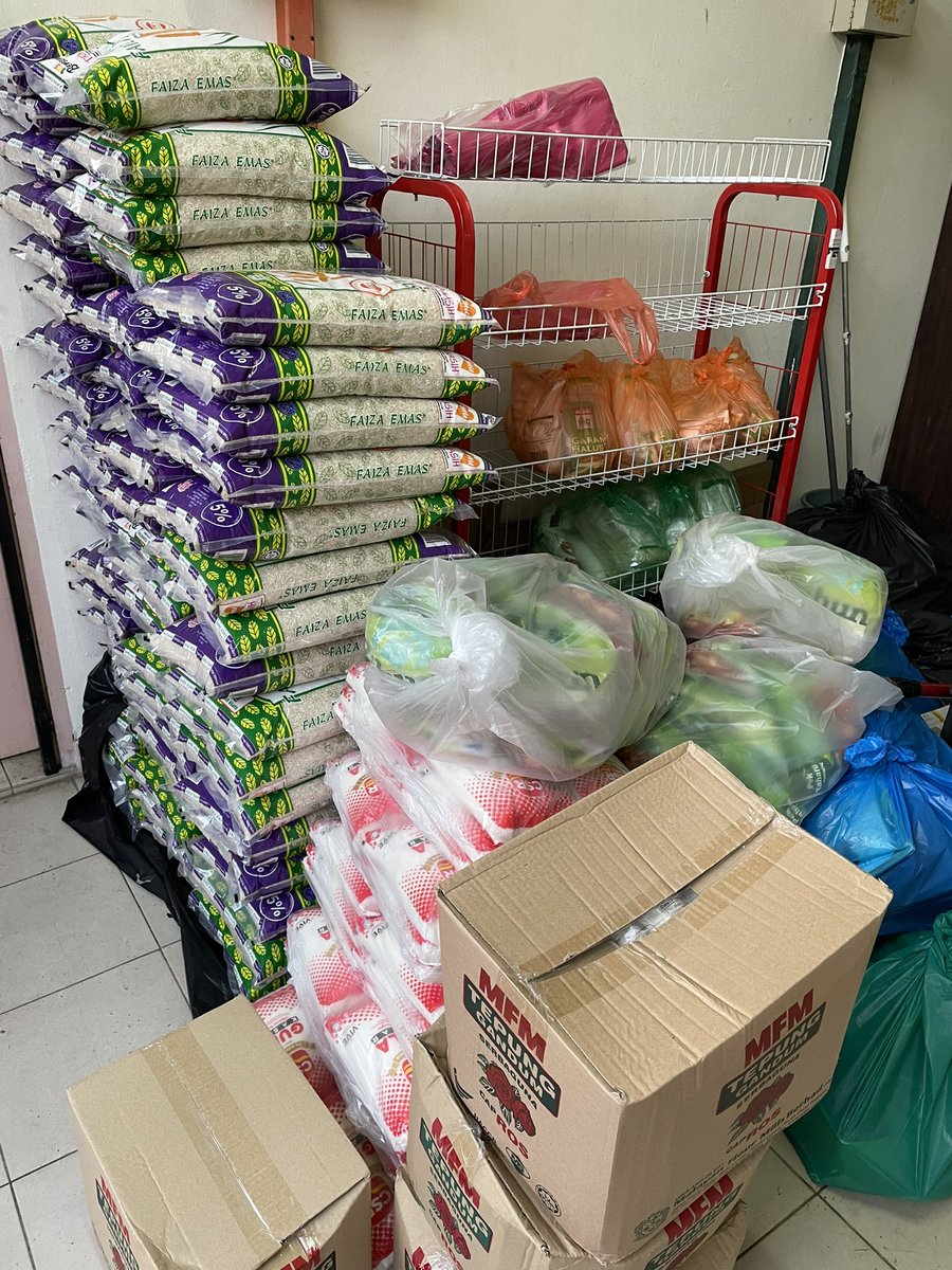 mhmdyusof's tweet photo. Untuk anak2 muda atau keluarganya yang terkesan sepanjang lockdown, boleh contact saya kalau anda perlukan bantuan. Area Pasir Gudang, Johor. Sebarkan ya! https://t.co/LFJw06cZjp