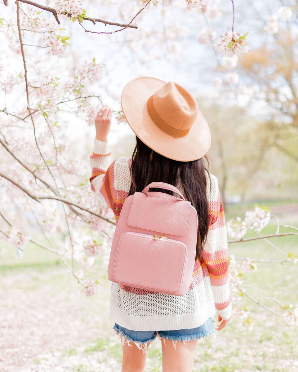 thelivstyle's tweet image. Have a great wknd, yall! 💕 P.S. How stunning is this pretty pink backpack from @ToccoToscano ?! Obsessed with the color &amp;amp; feminine vibes 🎒 🌸 | Shop the look: liketk.it/3gQB6 #liketkit #functionalluxury #toccotoscano