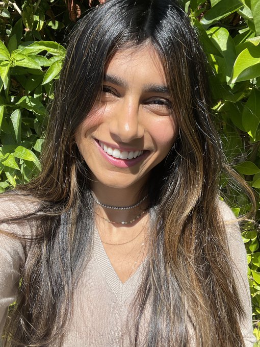 THANK YOU for making lazy girl makeup, @selenagomez 🌸😩&hearts;️ @Cynth_pop_ talked me through a @rarebeauty<a class="tags" target="_blank" title="On Twitter" href="/?out=eyJ0eXAiOiJKV1QiLCJhbGciOiJIUzUxMiJ9.eyJpYXQiOjE3MTM2NjUzNzEsImlzcyI6InR3cG9ybnN0YXJzLmNvbSIsIm5iZiI6MTcxMzY2NTM3MSwiZXhwIjoxNzQ1MjAxMzcxLCJyZWRpcmVjdF91cmwiOiJodHRwczovL3R3aXR0ZXIuY29tL3NlbGVuYWdvbWV6In0.FH4grdqChFEHPFeXqddaWOaH26diaRfuldf067z-horaMmHy6zn293wFUKZEQel-3wnJ2GDr5en4jd5LyjKWWg">@selenagomez</a><a href="/tag/lvxyayoikusama"class="tags"><span>#lvxyayoikusama</span></a>