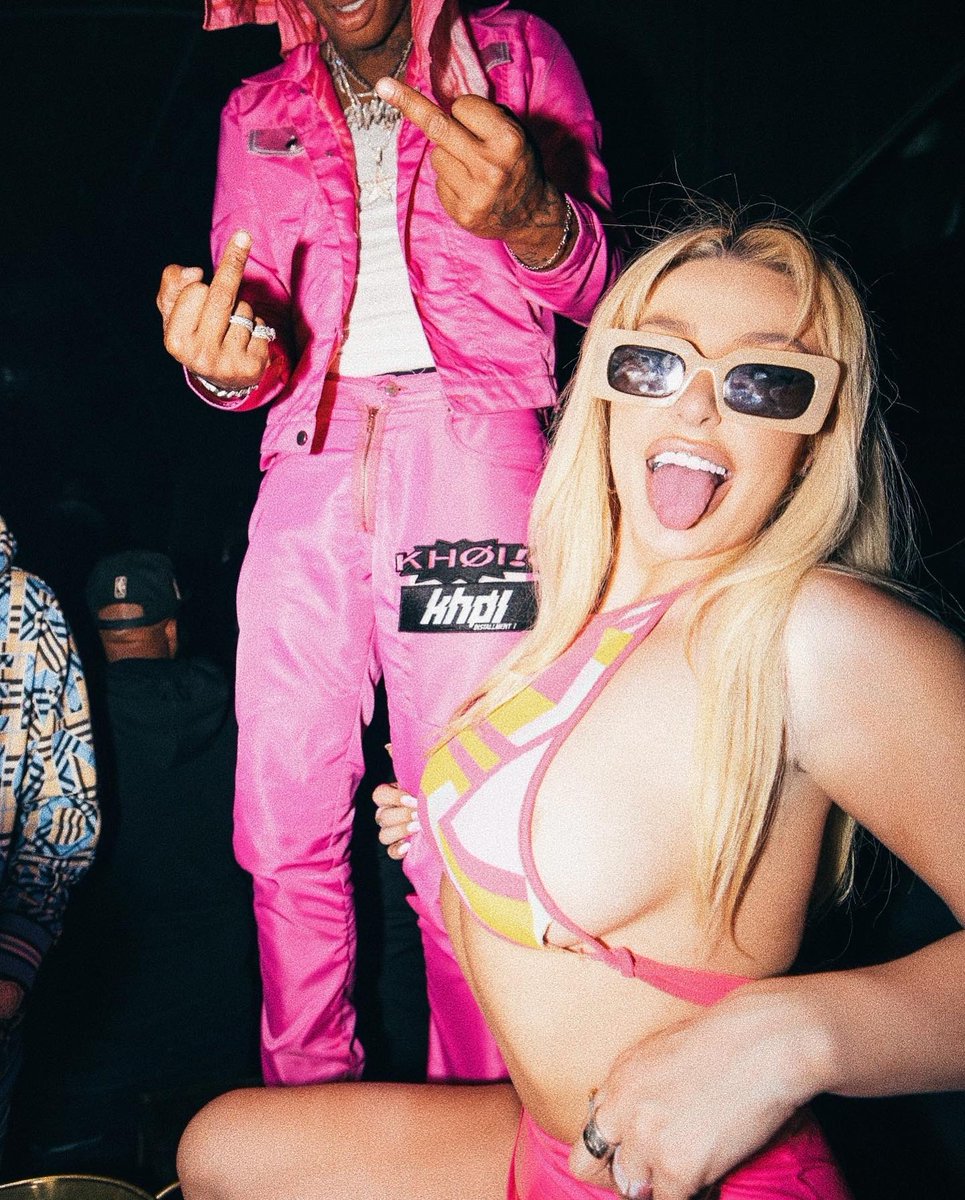 tanamongeau's tweet photo. bestie goals 💕 https://t.co/TCb6fQLopT