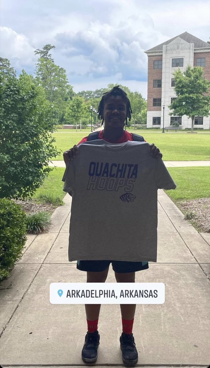 LUBCWARD2031_32's tweet photo. One of our own had a little business to handle before heading out to Houston this weekend! @tmoneytia Brusly High | Class of 2023 | #BeUnited Proud of you kiddo🏀 https://t.co/he9DGR9kWh