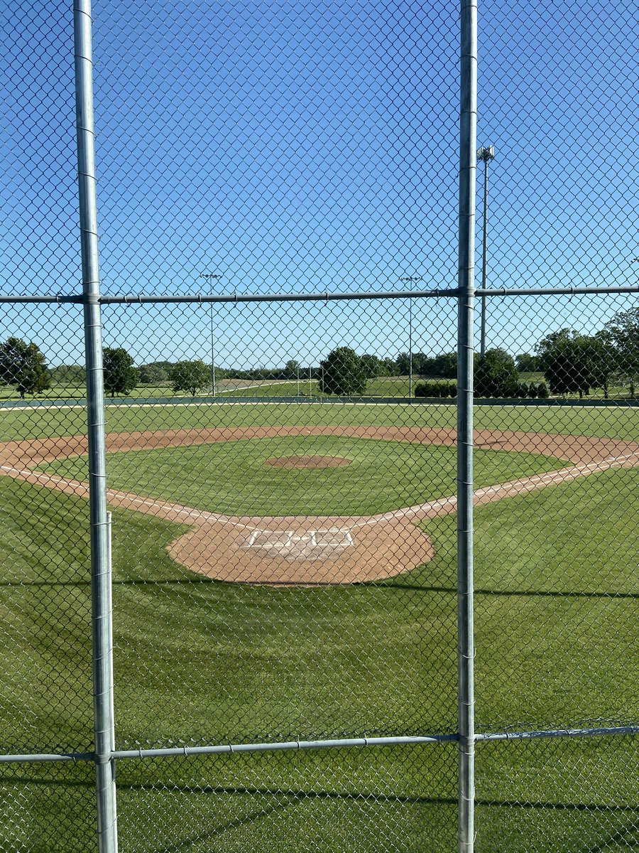 She's all ready. Wind blowing pretty good Right to left. #pitcherskeeptheballdown