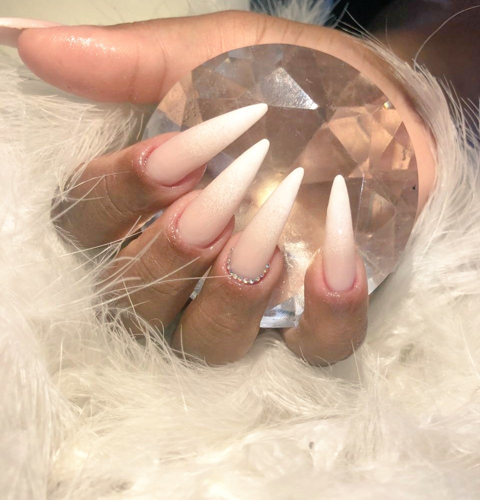 Raayy_Luna's tweet photo. Estou apaixonado na minhas unhas, meu primo @principes1823 arrasar de verdade ❤💅 https://t.co/CA2H39p7d4