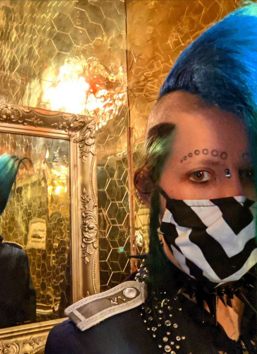 dustrial's tweet image. User Generated 1622844666
#tee #facemask #compressionpants #dustrial