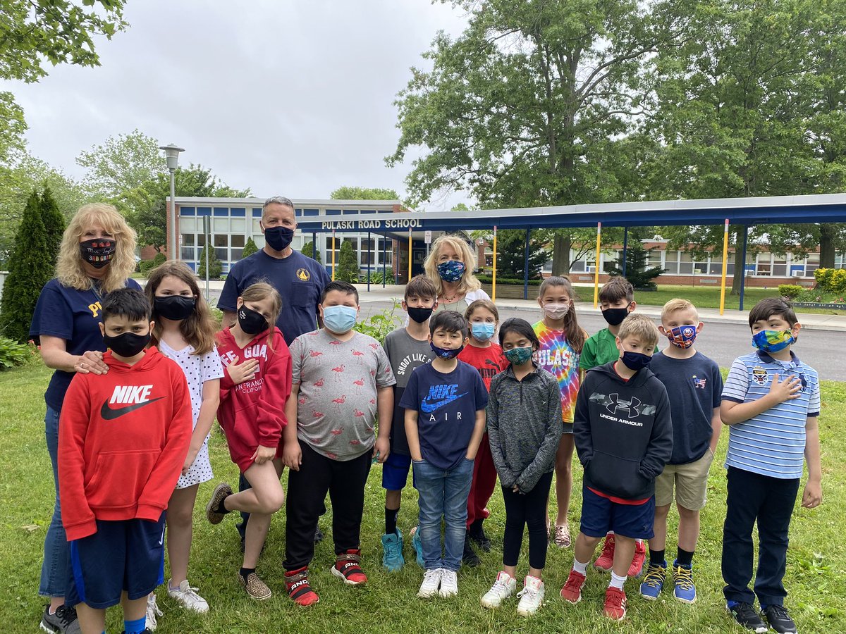 pulaski_road's tweet photo. Our amazing custodian, Mr. Joe, teaching Mrs. Taylor and Mrs. Godden’s 3rd grade class about our wonderful country’s flag! 🇺🇸 https://t.co/GdNIr9RVez