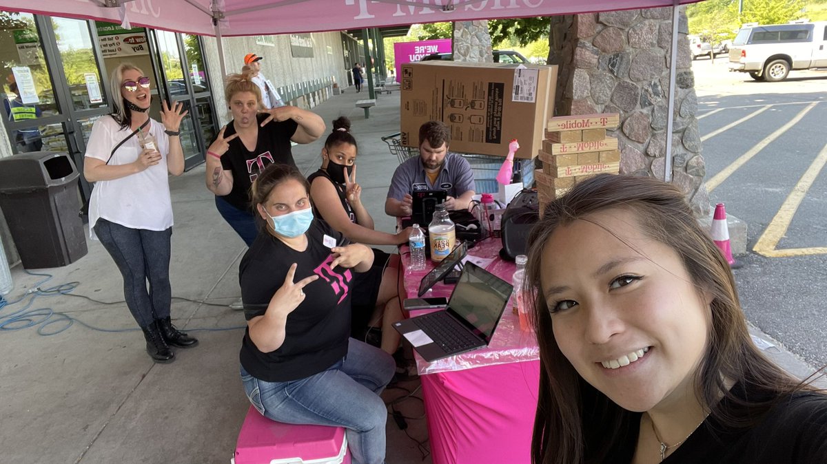 Last day at Menards pop up with the gang ! Two activations! It’s a win even when it was unfavorable for us these three days !! Stronger together ! #Tmobile #oneteamtogether #magentamagic