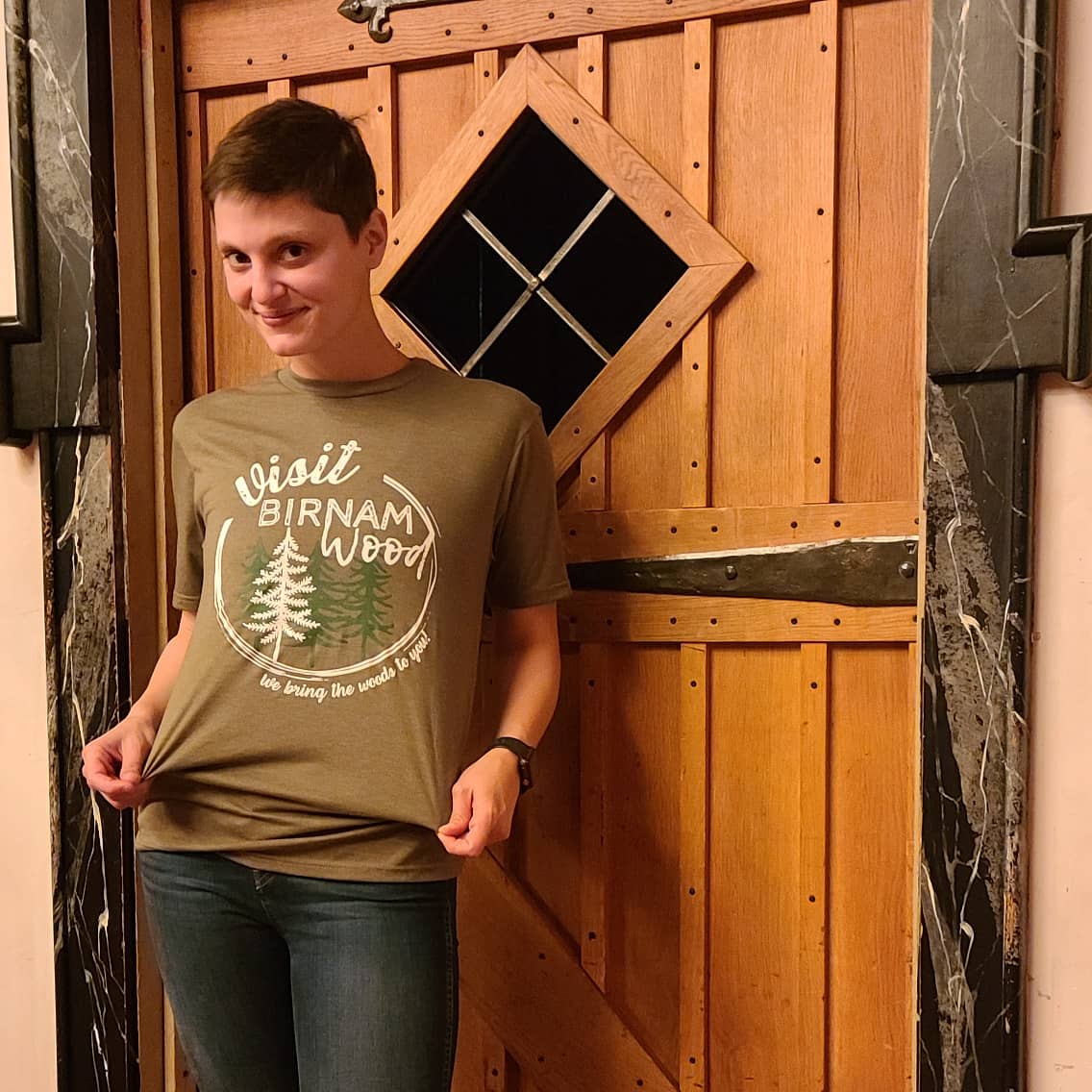 shakespearectr's tweet image. Lady Macbeth (aka Actor-Manager Zoe Speas) is rocking our fabulous #ASCMacbeth t-shirt! Grab yours today over at our online gift shop to commemorate your visit to Birnam Wood and Staunton! 

Browse our gift shop &amp;gt;&amp;gt; …kespeare-center-gift-shop.square.site