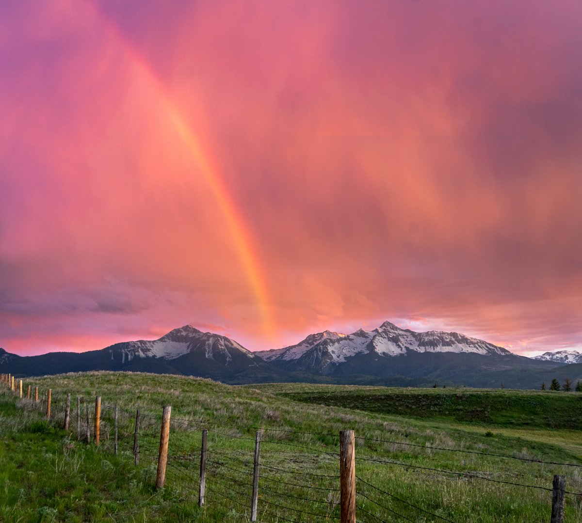 Never miss a sunset 

#visittelluride #telluride #telluridecolorado #sunsetgoals
Photo: <a href="/ryanbonneau/">ryanbonneau</a>