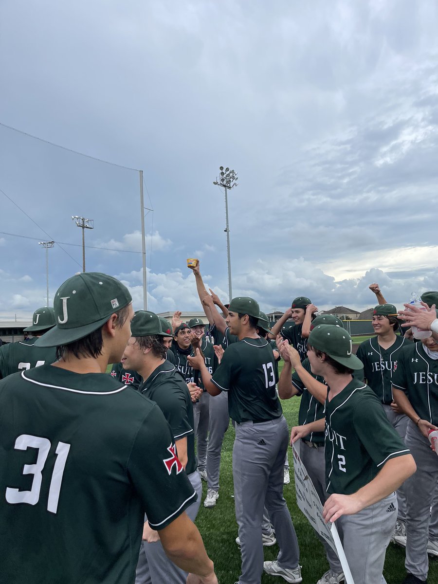 Strake Jesuit tweet media