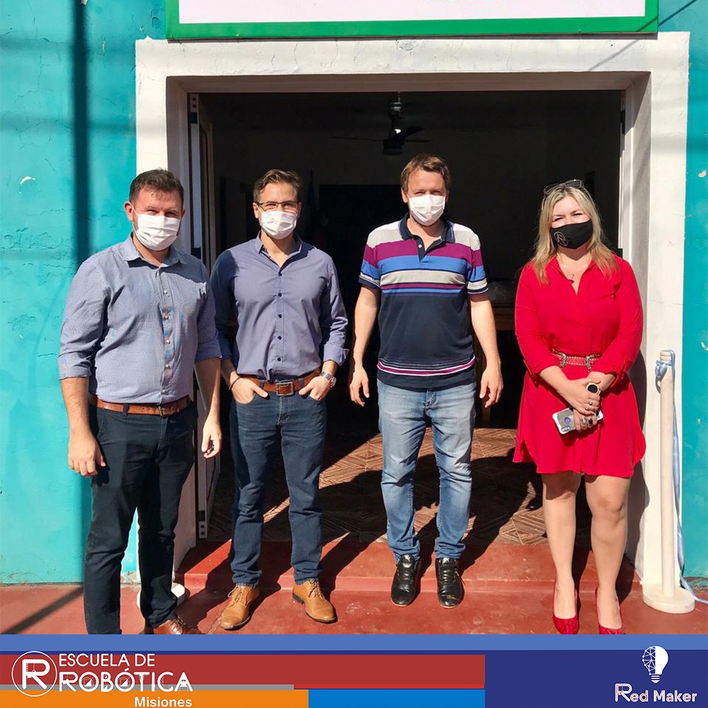 RedMakerMis's tweet photo. La Directora de la Escuela de Robótica, @ivisch junto al intendente #Carlosgoring pusieron en funcionamiento el #EspacioMaker de Colonia Aurora
Además estuvieron presentes @LicRamiroAranda Director de la Escuela de Innovación, @MaxRossiok Director de Ciencia y Tecnología del[...] https://t.co/jxeoiZ26H2
