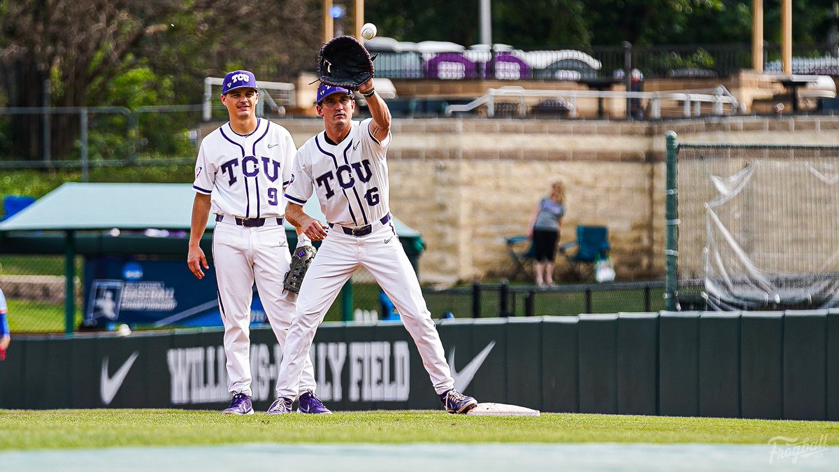 NCAABaseball's tweet photo. The Frogs have taken the field! 🐸

#RoadToOmaha x 📸 @TCU_Baseball 
https://t.co/kaeHkyaFHe