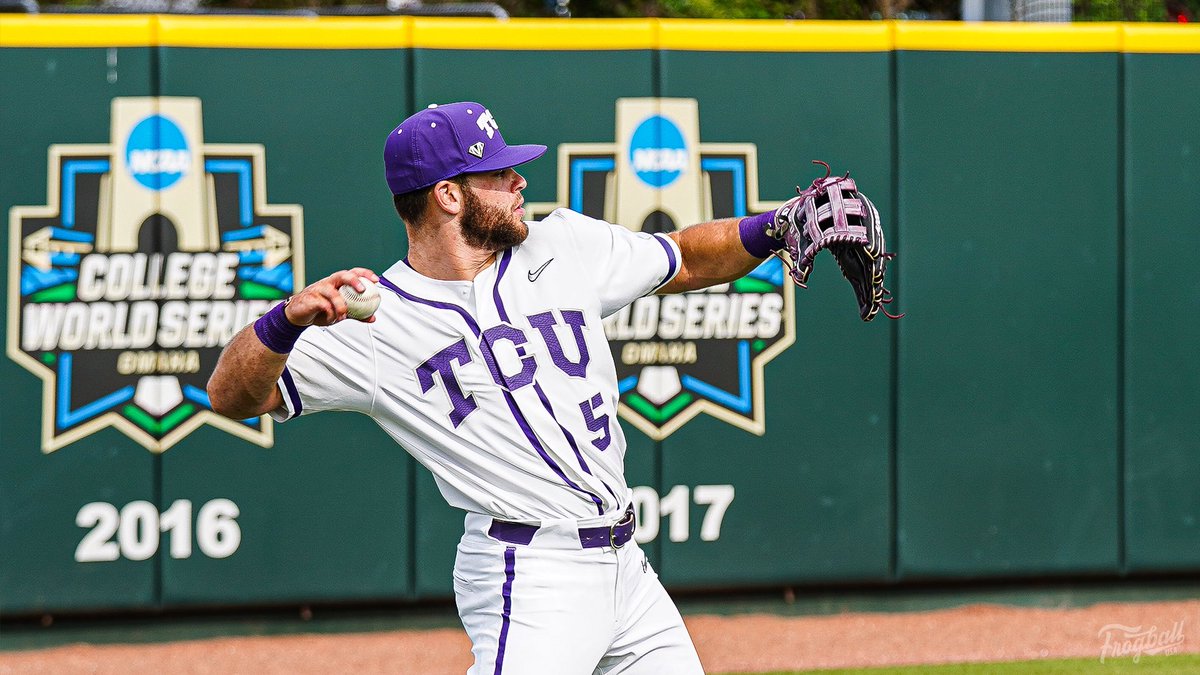 NCAABaseball's tweet photo. The Frogs have taken the field! 🐸

#RoadToOmaha x 📸 @TCU_Baseball 
https://t.co/kaeHkyaFHe
