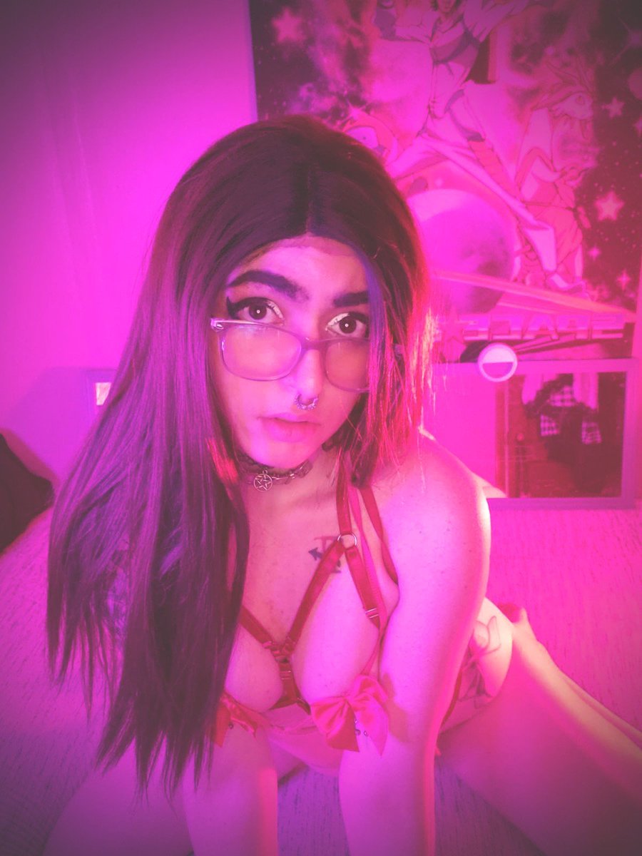 antichristlewds's tweet photo. Wanna see some #kinky lesbian punishment content?! Head over to my #LinkInBio for 65% off 😍😈😛😘🥵🔥 #bdsmِ #stoner #hellokinky #gothbarbie #hellokitty #altmodel #witchyvibes #atx #altmodelz #OF #onlyfanslink #barbie #girl #cosplay #model #cute #WAP #waifu #animetwt #hentaigif https://t.co/OOGMOfDLEe