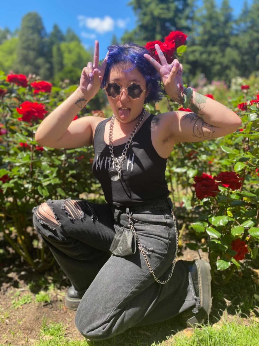 TheWrathBrand's tweet image. 😝✌🏼 #WrathBrand #croptop #streetwear