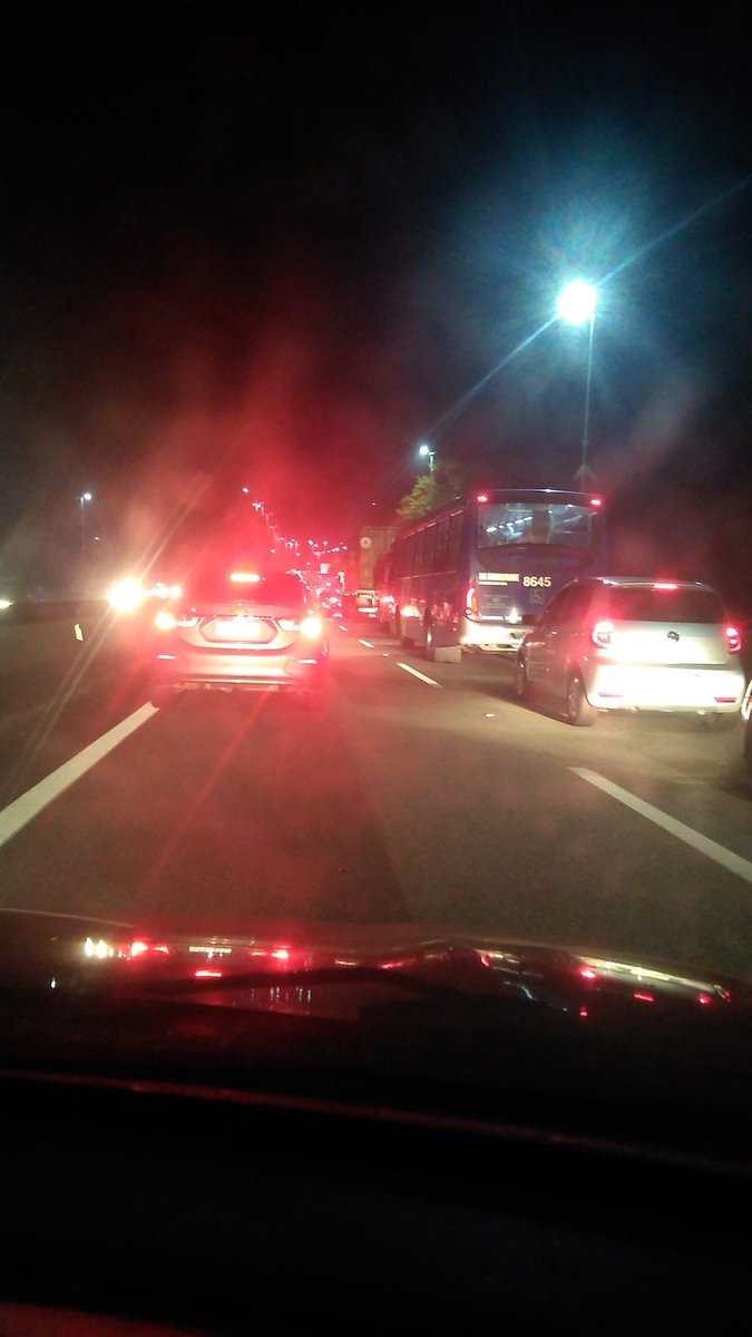 pg_transito's tweet photo. Neste momento trânsito na chegada a Praia Grande na altura do Km 68 da Rodovia dos Imigrantes próximo a Ponte do Mar Pequeno. https://t.co/zB38xG4Tpu