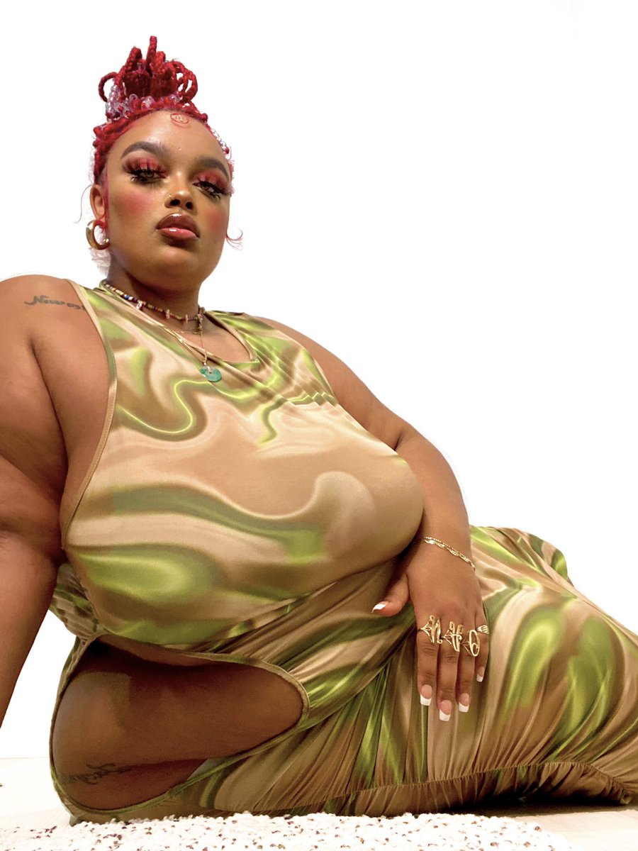 NAO_SEYCH's tweet photo. In my world, bad bitches are giants! https://t.co/dLPmLs67ME