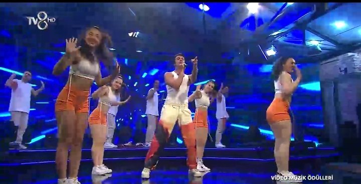 Deprem mi oluyo sahneyi mi sallıyorsun anlamadım harikasın @CansevenCemal