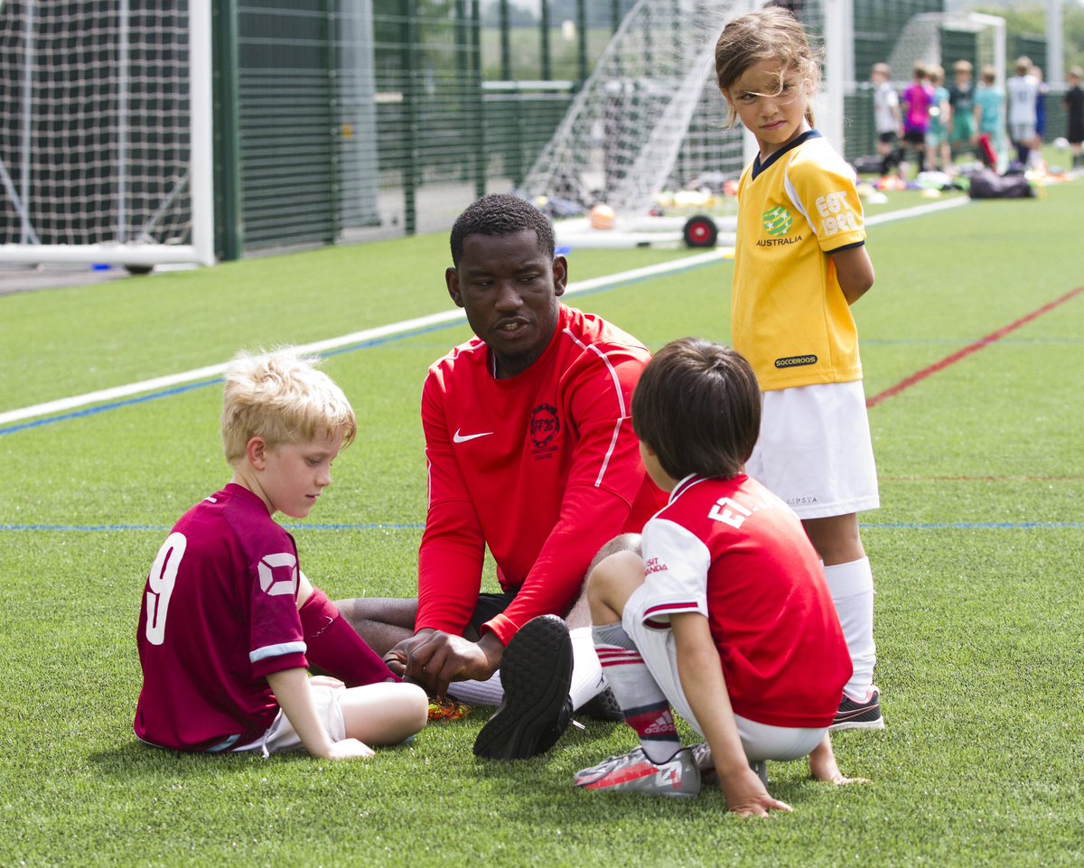 1lifesoccerTV's tweet photo. @EnfieldBoroFC young defensive starlet Gideon, &amp; Central midfielder Hussein (H) provide their knowledge and experience at the @F_F_E_ Half term Football Camp. #opportunities #football #leadership https://t.co/idEoTYwLvq
