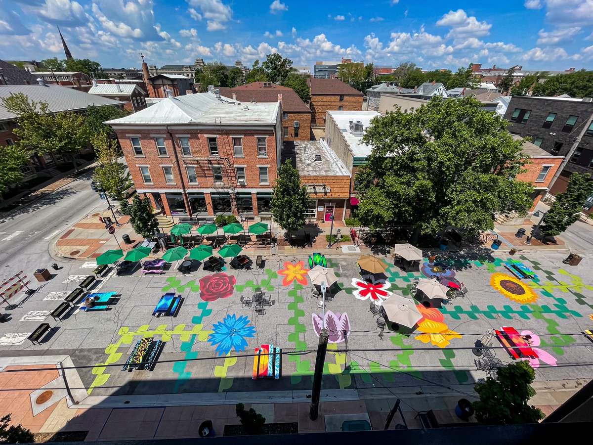 uiowaalumni's tweet photo. A new mural is on display in Iowa City's Northside Neighborhood. It is stunning! Learn more about the public art program that is transforming Iowa City. 🎨https://t.co/msLU7ZT4NT 
📸: Christopher Hunter, @ICDowntown https://t.co/4wxx5asHkf