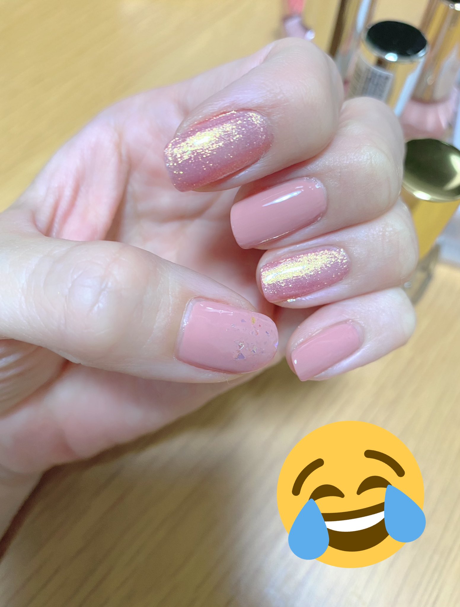 きのこま 10日前に久々に自分でマニキュア塗ったけど 未だに剥がれてなくて 普通のマニキュアこんな持ち良かったっけ て驚いてる ジェルネイル に慣れてしまい マニキュアがどのくらいもつのかとかもう忘れちゃった T Co 7gw4ej5gm4