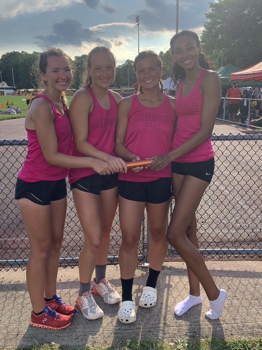MiddleGirlsTrac's tweet photo. 🎉🎉School Record Alert🎉🎉 Mariann Kurtz, Sofia Jurusz, Dakota Ludman and Keira Phillips set a new school record in the 4x800 of 10:18.93! Beating the previous record by 15 seconds! https://t.co/bMdAKkEFAn